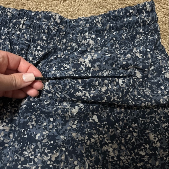 Athleta Printed Baja Shorts Size 4 - Picture 5 of 6